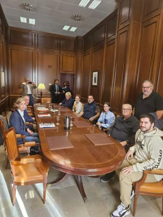 Tras la reuni&oacute;n. - Cedida