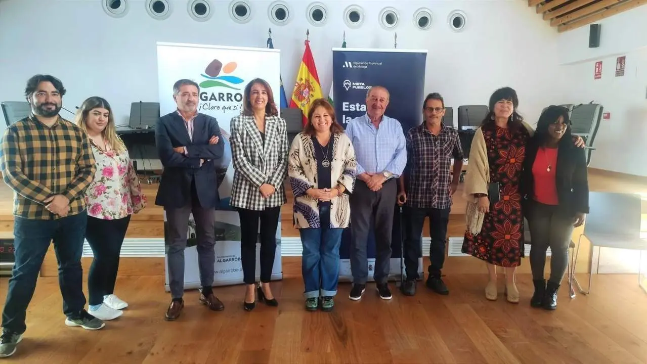Tras la firma de los acuerdos. - Diputaci&oacute;n