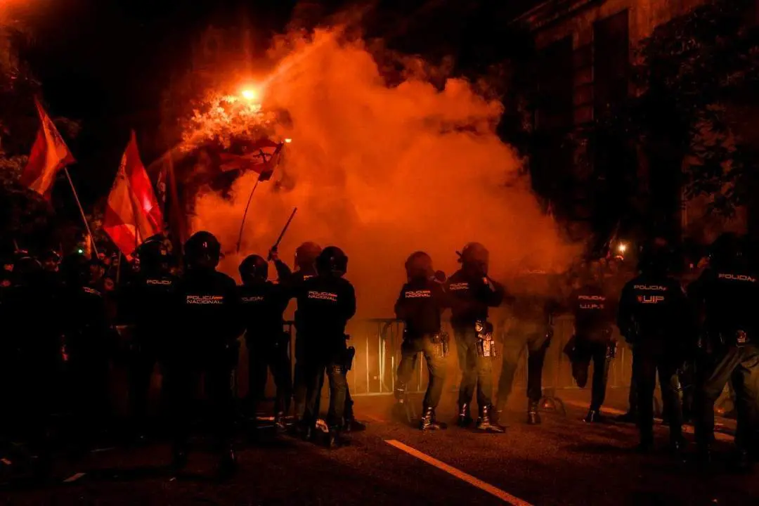 La Polic&iacute;a carga contra los manifestantes. - Europa Press