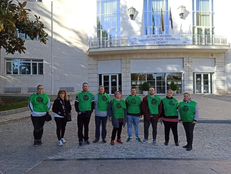 Miembros de PAH acuden a Subdelegaci&oacute;n del Gobierno.  - VIVA Ja&eacute;n