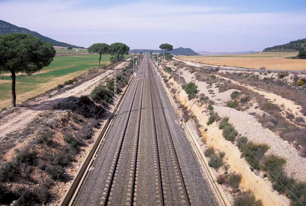 Vias de tren. - EUROPA PRESS / RENFE 