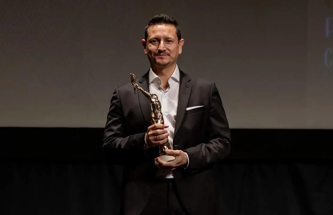 Entrega del Premio Luz a Jos&eacute; Alba. - VH