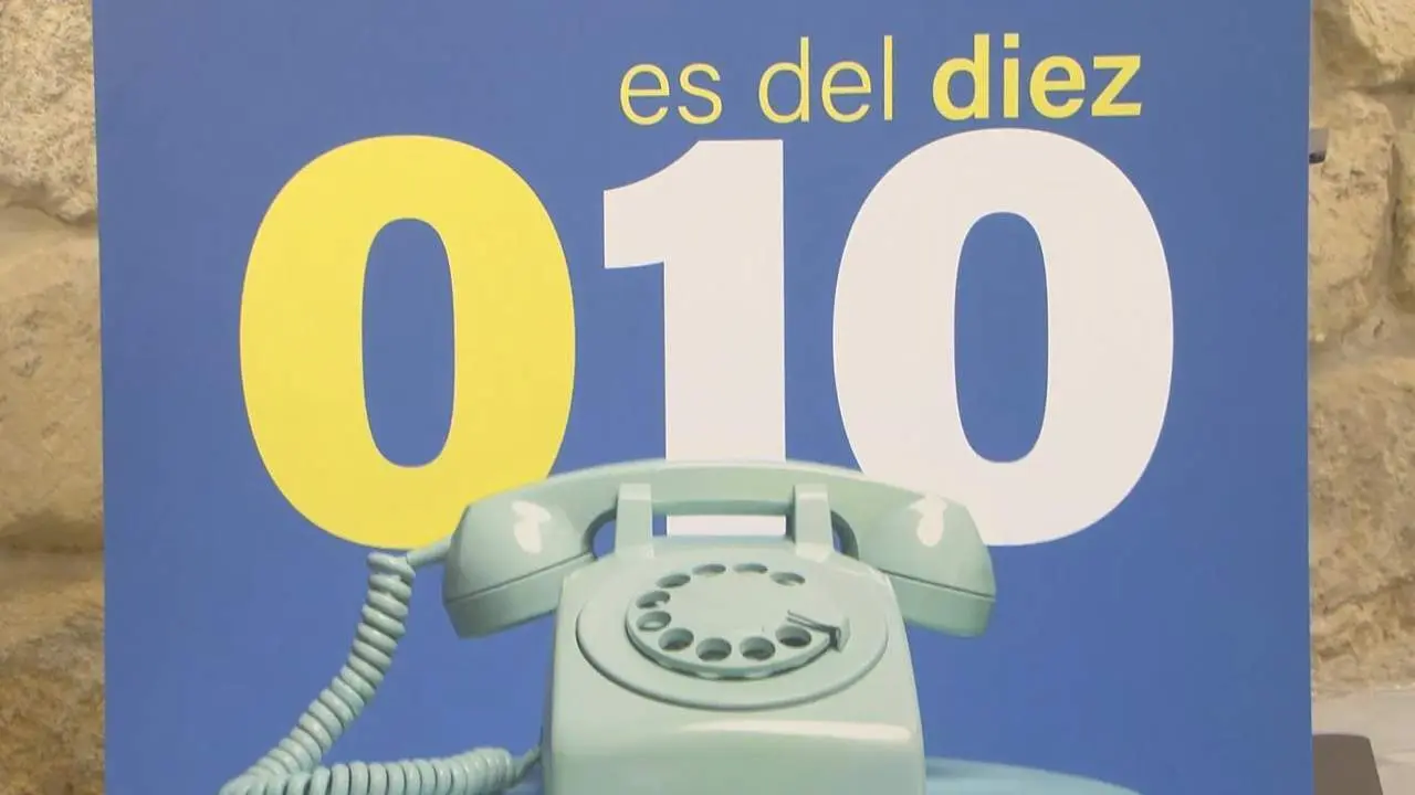 Cartel con el tel&eacute;fono de atenci&oacute;n ciudadana del Ayuntamiento.  - VIVA C&Oacute;RDOBA