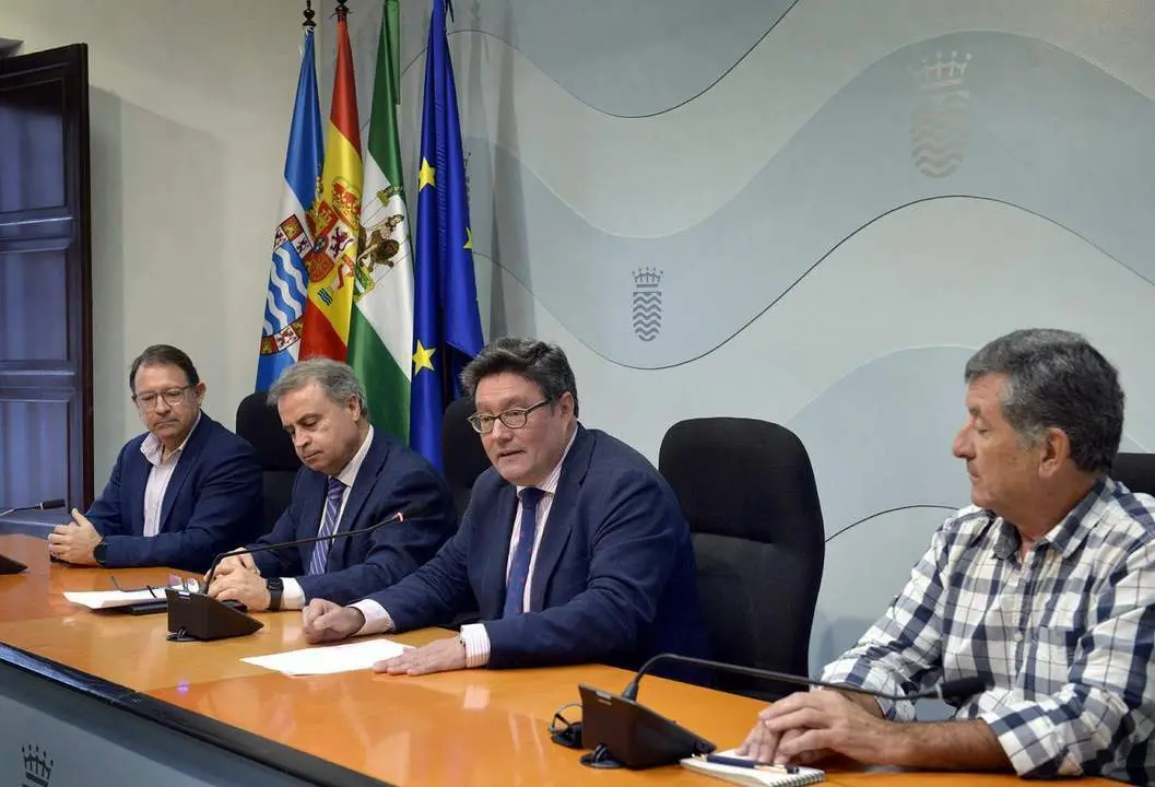 Antonio Real y Jos&eacute; &Aacute;ngel Aparicio, en rueda de prensa.  - Andaluc&iacute;a Informaci&oacute;n