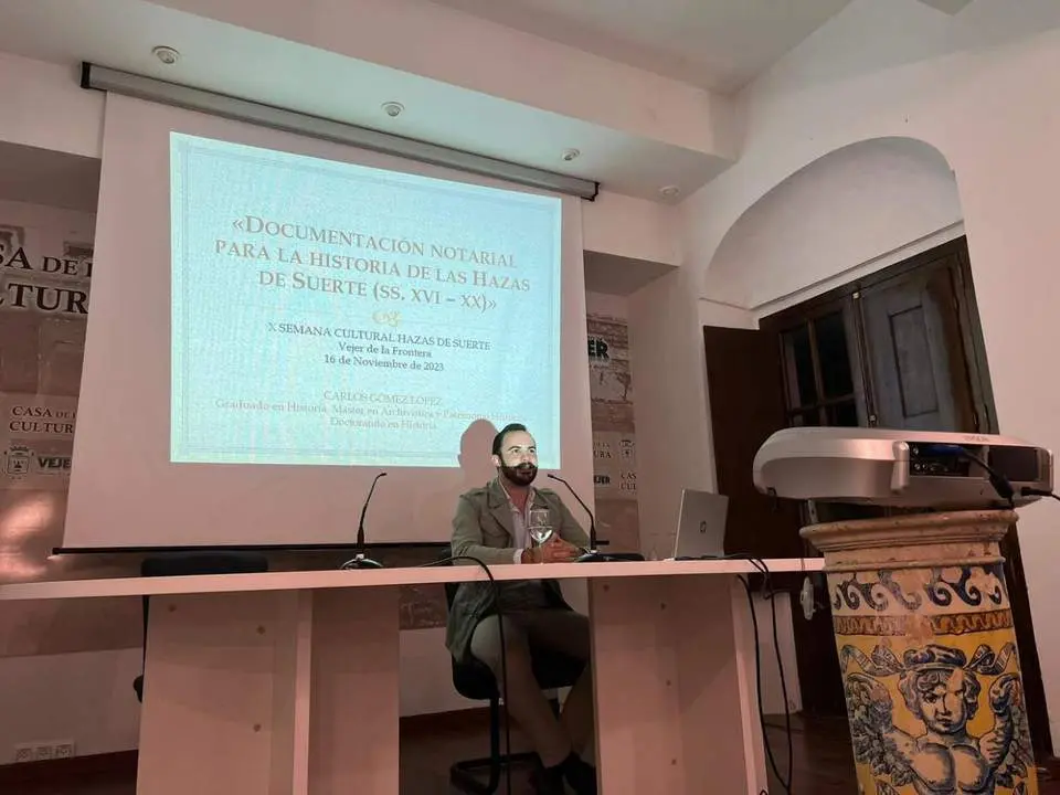 Carlos G&oacute;mez conferencia semana culturas de las Hazas en Vejer - 