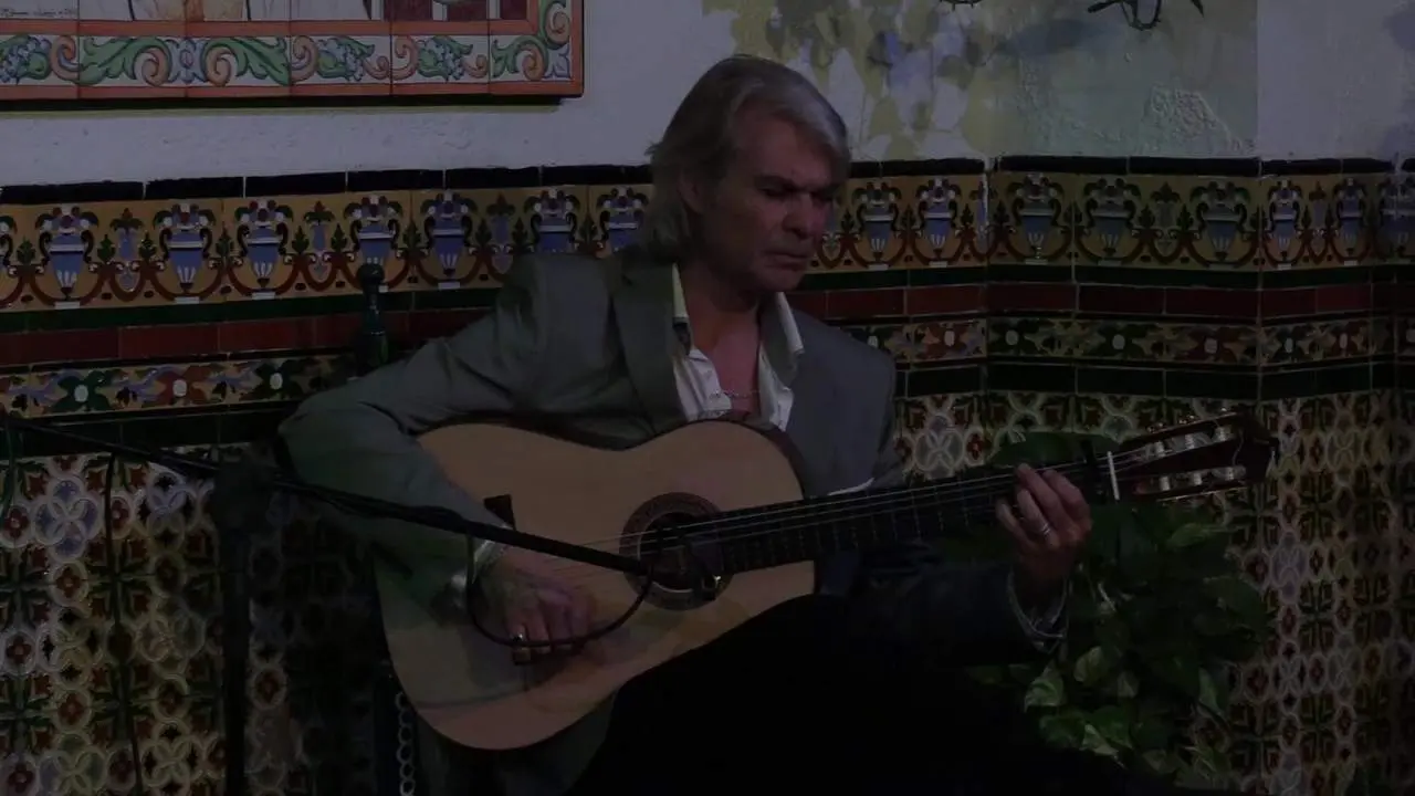 La actuaci&oacute;n de 'El Carrete' de M&aacute;laga y su cuadro flamenco en San Fernando, al completo