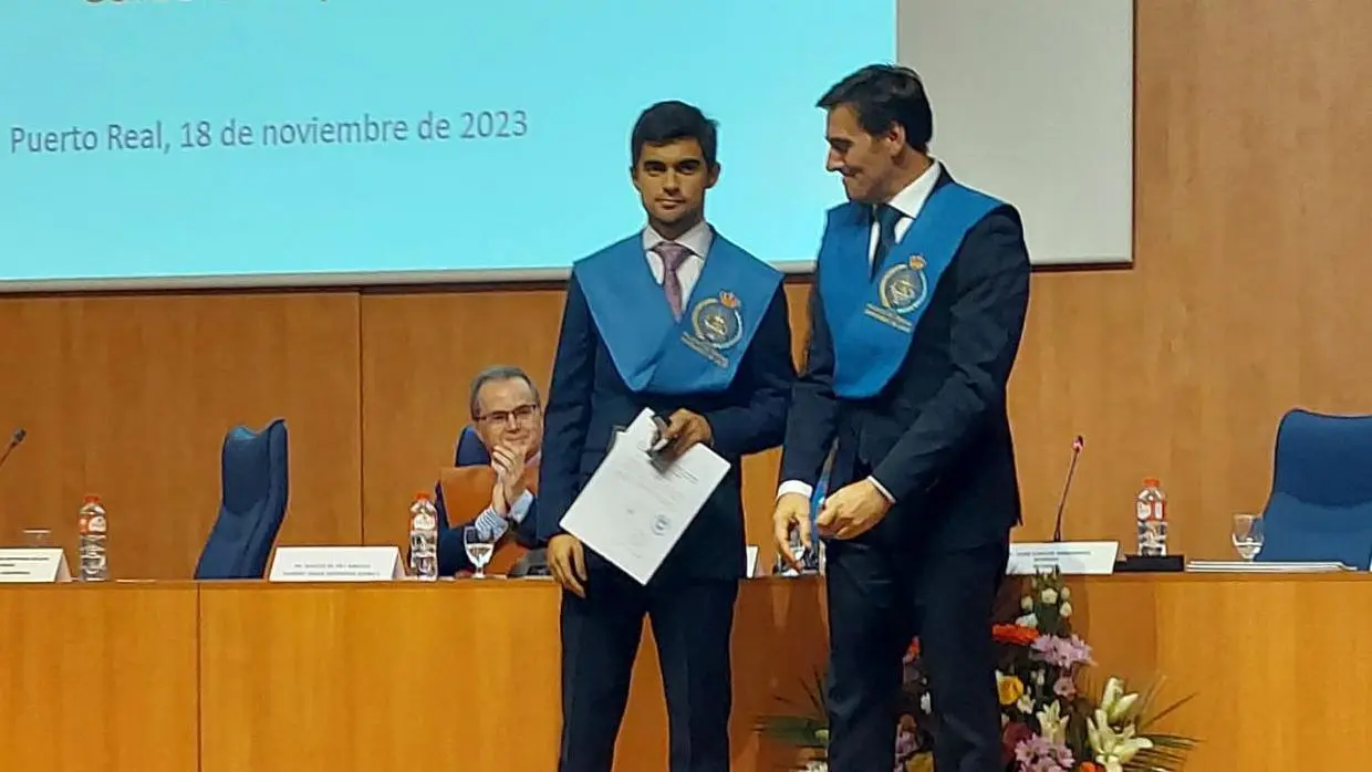 El joven qu&iacute;mico isle&ntilde;o es premiado por la UCA.  - A.I.