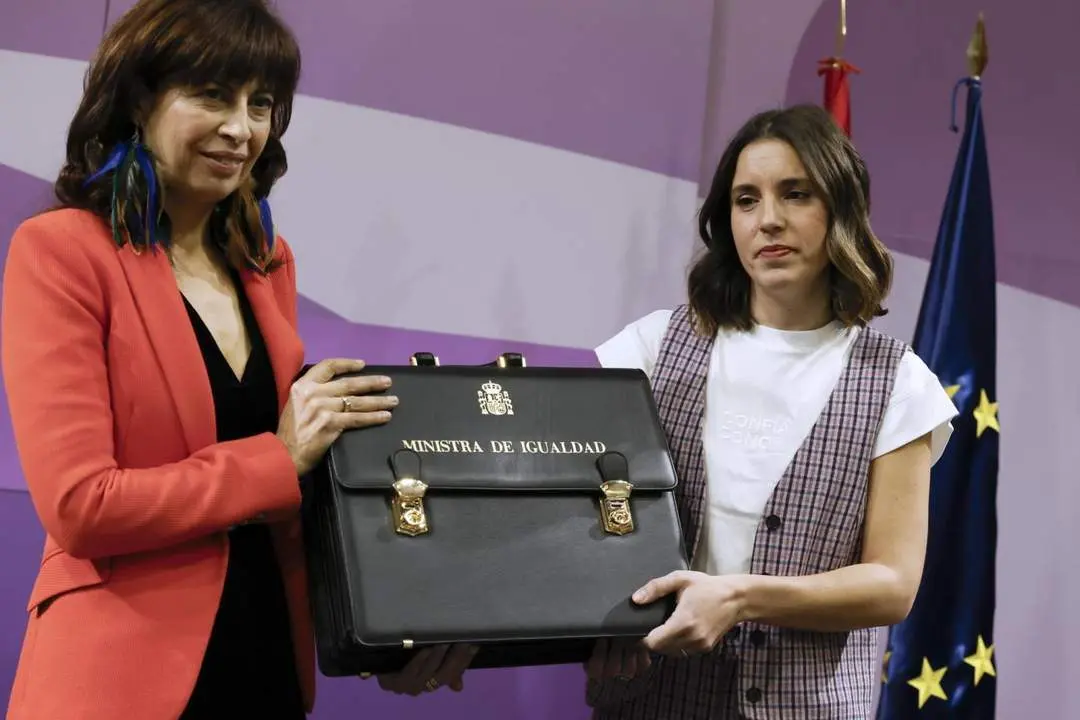 El momento del traspaso de carteras. - EFE
