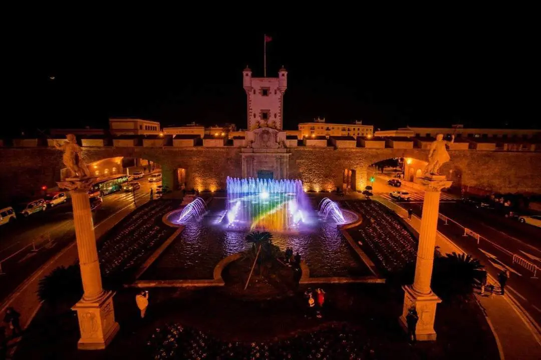 Imagen de la fuente de Puertas de Tierra en su inauguraci&oacute;n. - VIVA