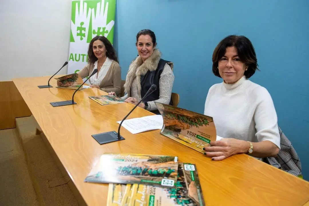 Presentaci&oacute;n del Calendario Solidario de Autismo C&aacute;diz. - VIVA