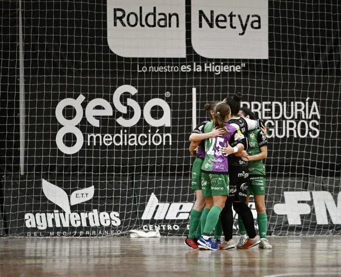 Celebrando un gol. - At, Torcal