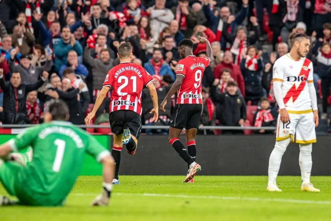 El Athletic celebra uno de sus goles al Rayo. - EFE