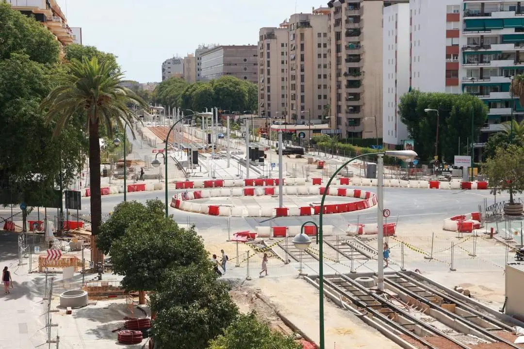  Imagen de archivo de las obras del tranv&iacute;a en la avenida.  - EP