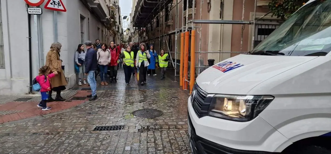 Protesta por la apertura al tr&aacute;fico de la calle Veedor. - Adelante Izquierda Gaditana