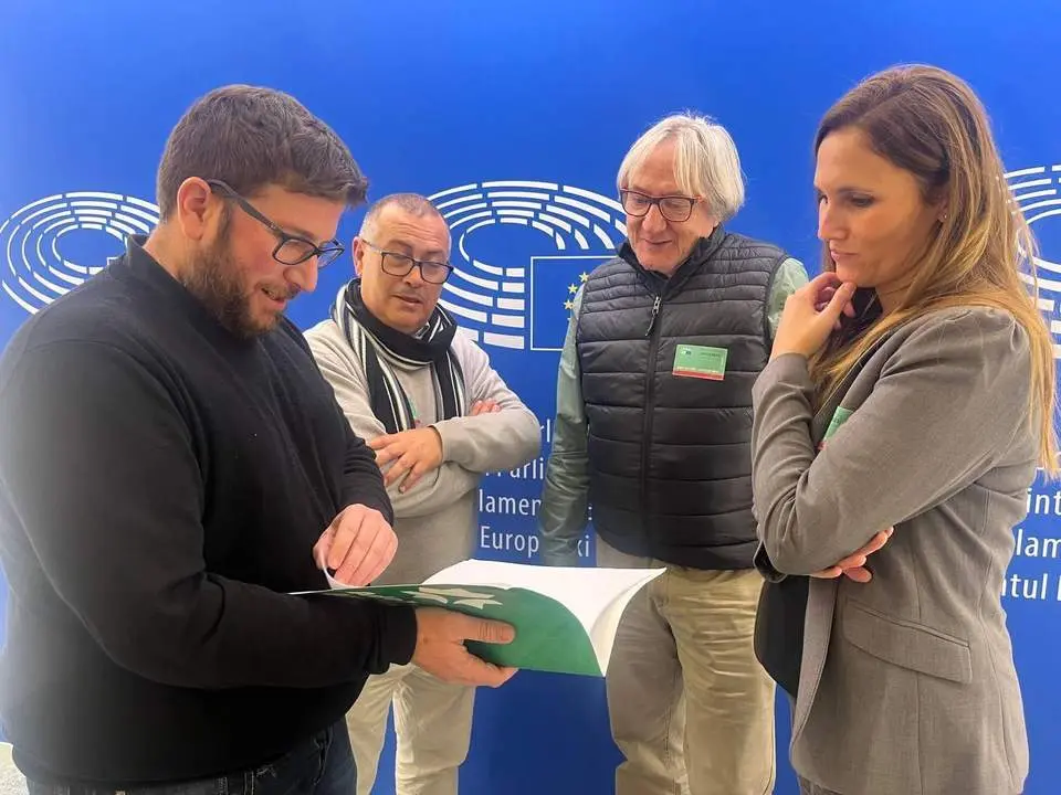 Representantes de Adelante y de los vecinos de La Asunci&oacute;n.  - Andaluc&iacute;a Informaci&oacute;n