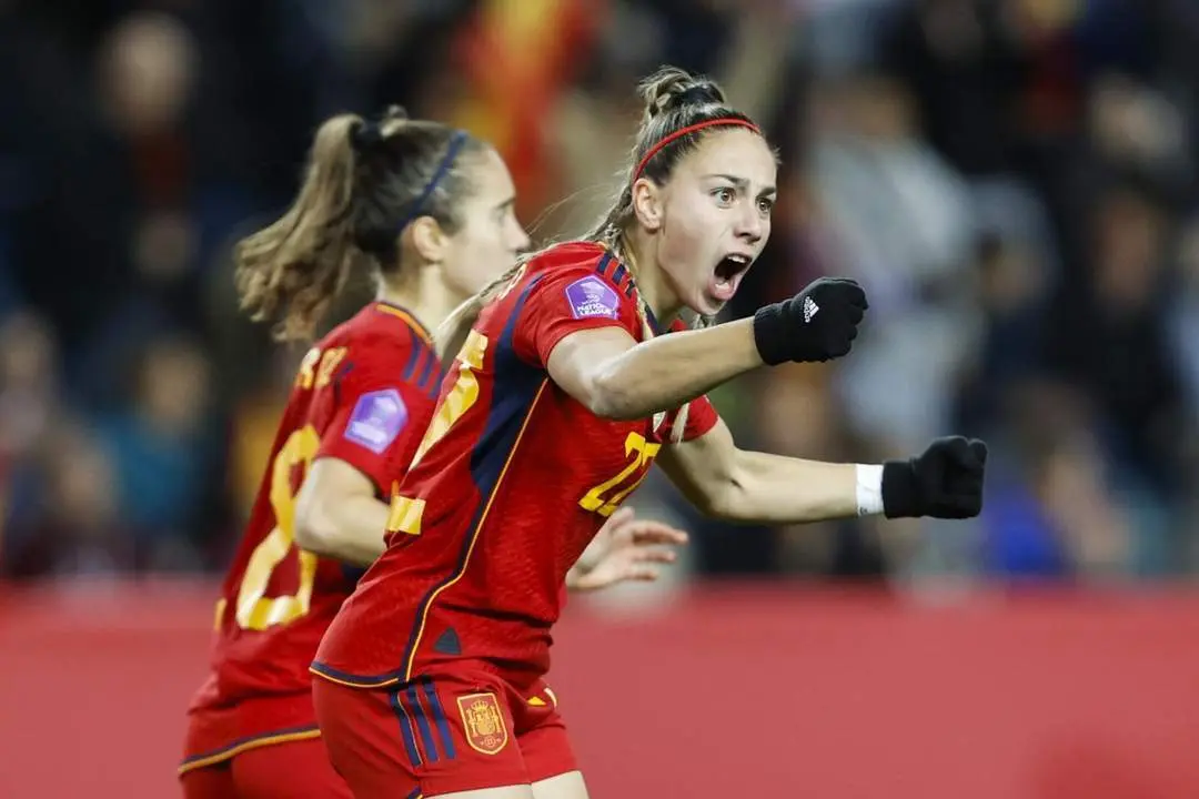 Las espa&ntilde;olas celebran uno de los goles. - EFE