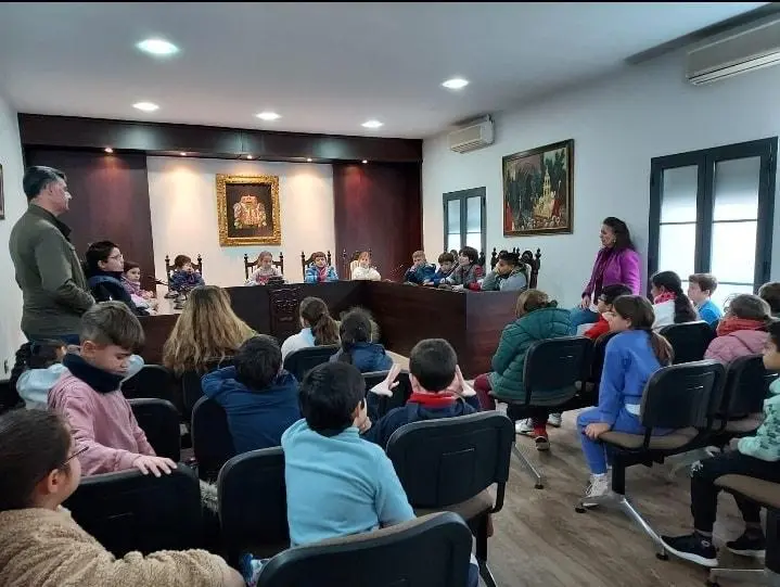Visita escolares al ayuntamiento de Hinojos - Ayto Hinojos
