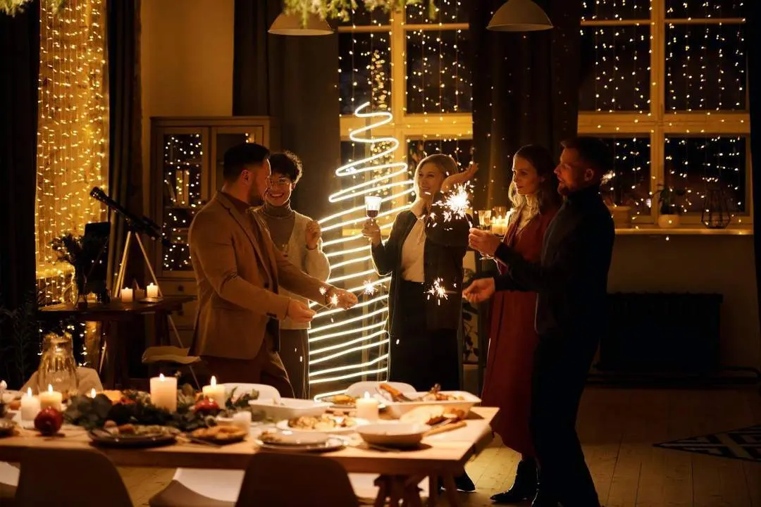 Familia celebra la Navidad - Pexels