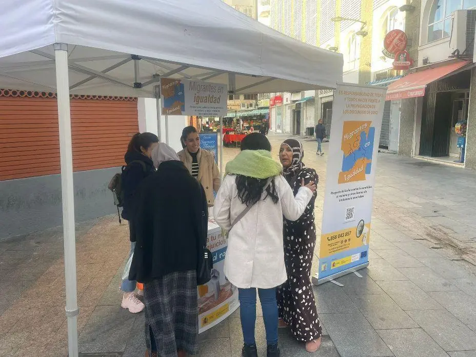 Actividad de la Fundaci&oacute;n M&aacute;rgenes y V&iacute;nculos en el mercado Torroja. - AI