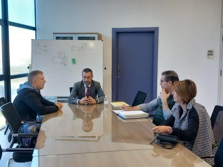 Reuni&oacute;n sobre los vigilantes de Tiempo Libre en La L&iacute;nea. - AI