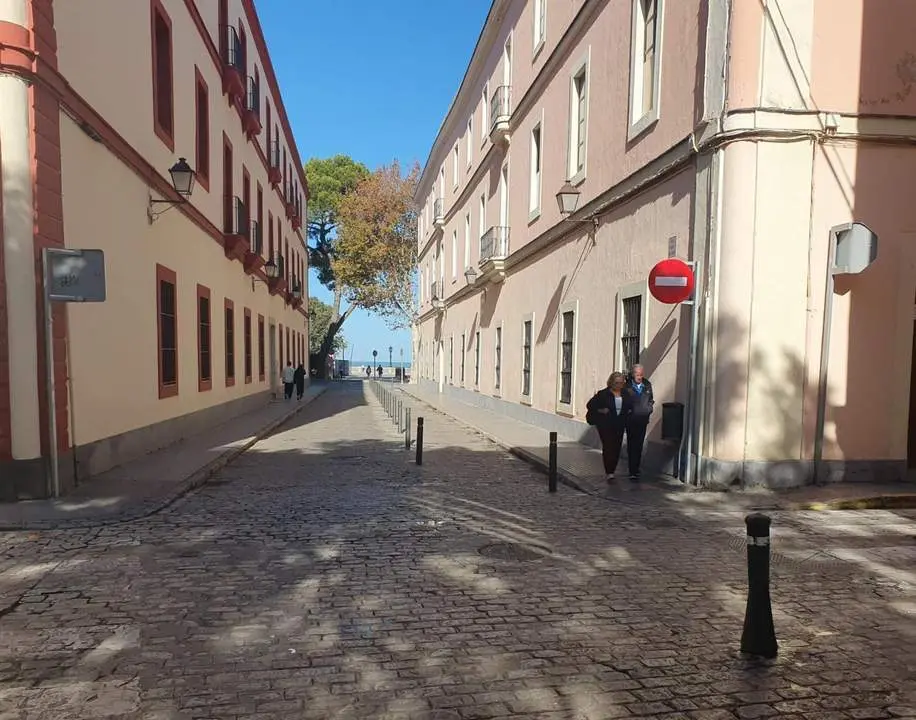 Esquina de la plaza del Mentidero con Beni de C&aacute;diz. - BEATRIZ EST&Eacute;VEZ