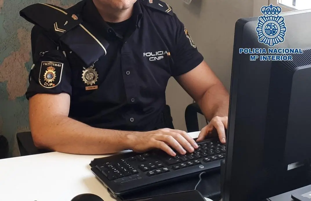 Agente de la Polic&iacute;a Nacional en imagen de archivo - Polic&iacute;a Nacional 