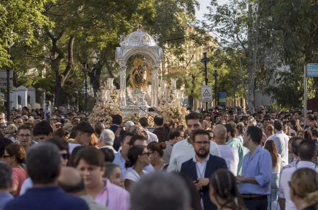 La Virgen de la Cinta en la bajada. - AYTO