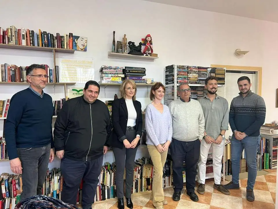 Entrega a Carmen Camacho del Premio Tobalina en Algeciras. - AI