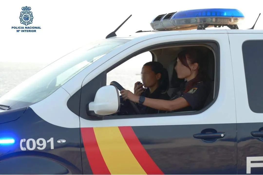 Furg&oacute;n policial. - CNP