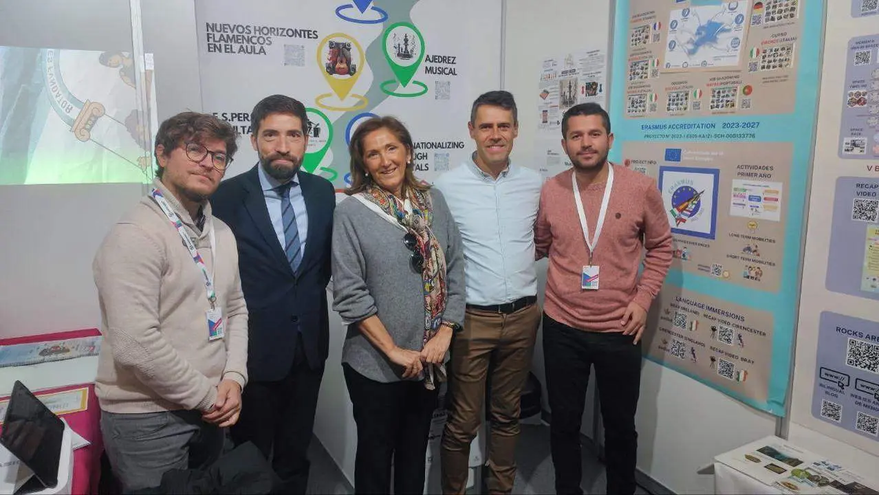 Profesores del IES Antonio de Mendoza participantes en el congreso.  - 