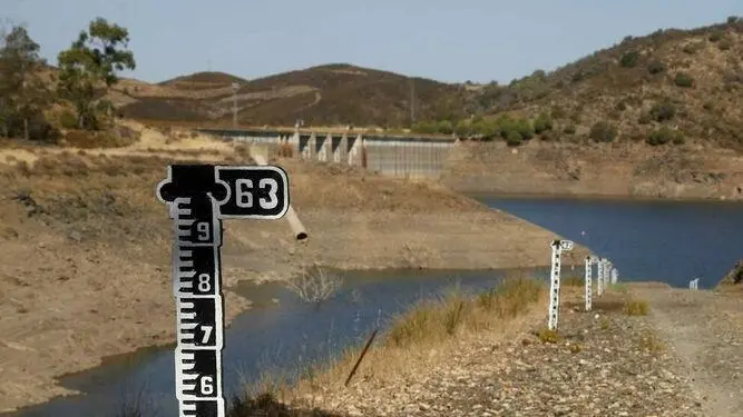 Uno de los embalses de la provincia de Huelva a niveles m&iacute;nimos. - Giahsa