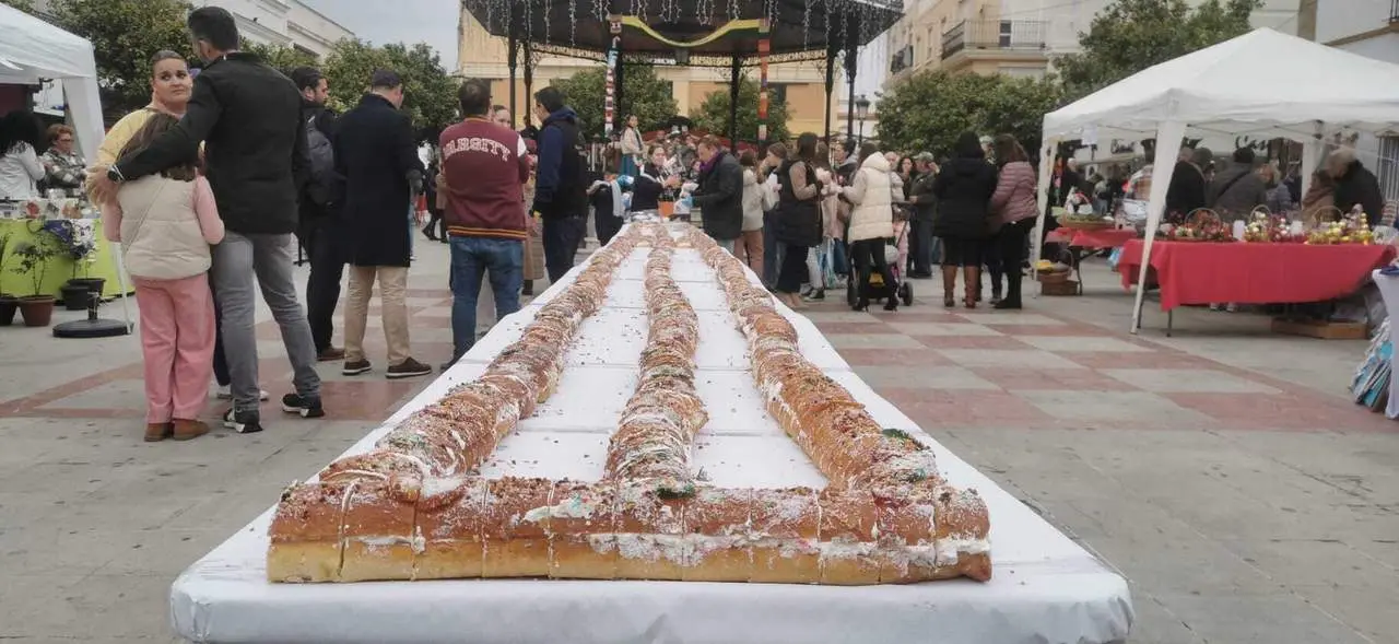 30 metros de rosc&oacute;n: delicioso empacho en Los Barrios por Navidad