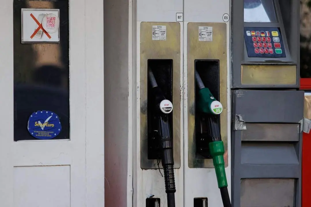 Los carburantes comienzan a rebajar los precios. | Europa Press.