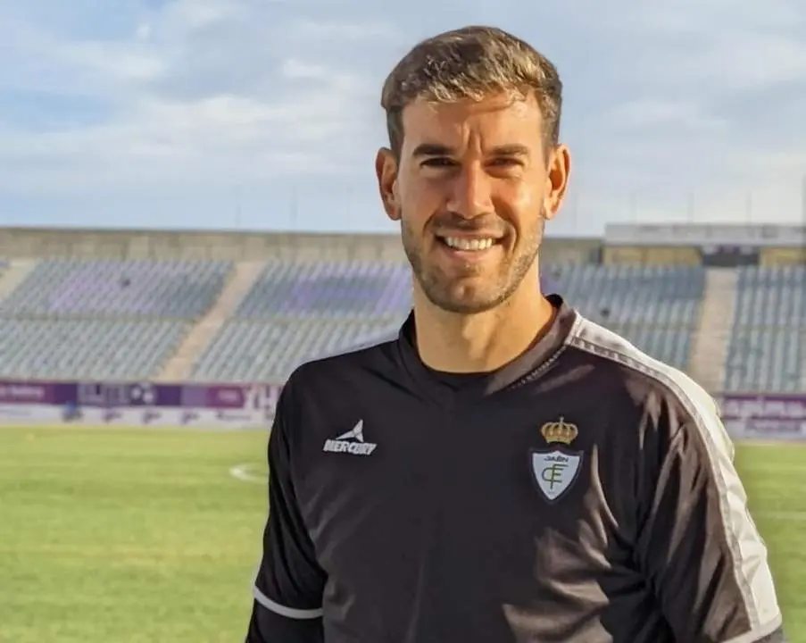 Carlos Fern&aacute;ndez ya tiene la ficha federativa para jugar. - REAL JA&Eacute;N
