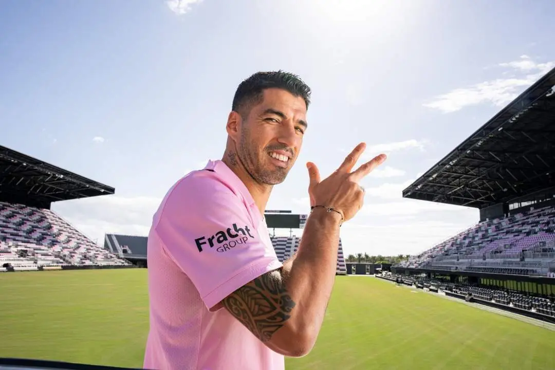 Luis Su&aacute;rez, con la el&aacute;stica de su nuevo equipo. - @InterMiamiCF