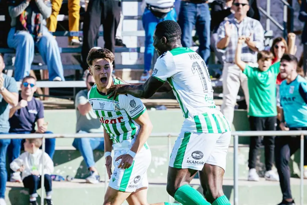 Los delanteros Nando y Mwepu conf&iacute;an en lograr el objetivo - ASCF