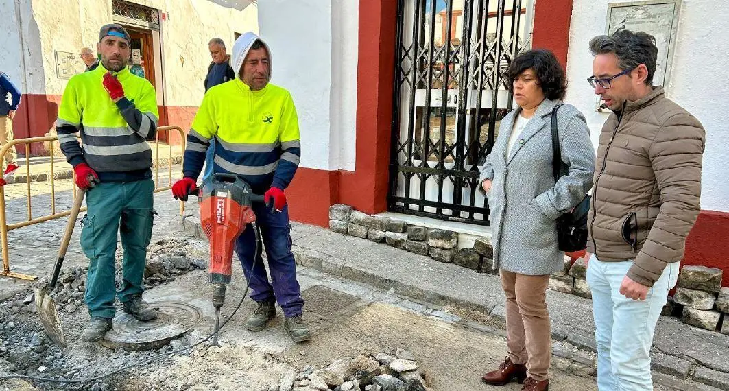 Carmen &Aacute;lvarez visitando las obras. - 