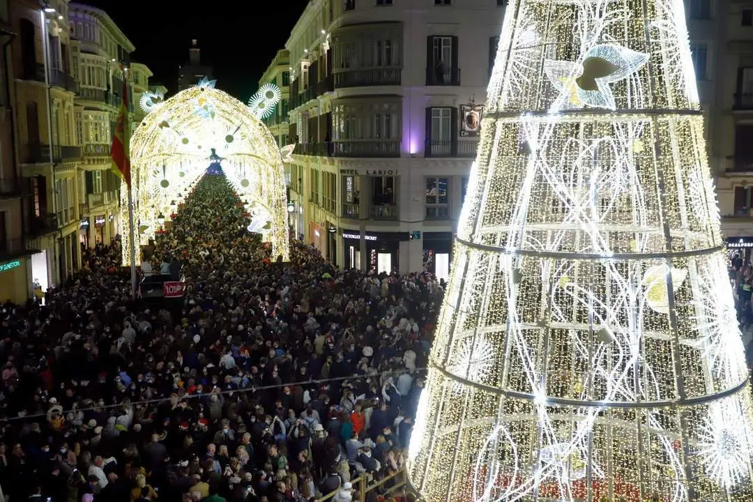 Espect&aacute;culo de luces en calle Larios. - &Aacute;lex Zea/Europa Press
