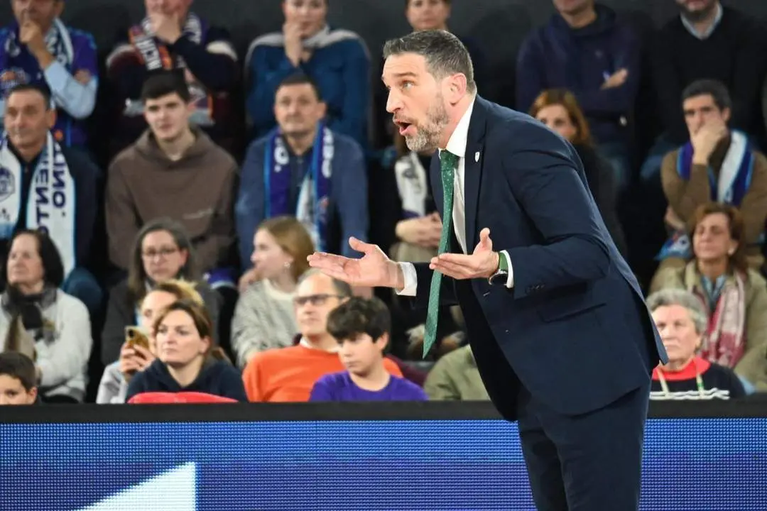 El entrenador del Unicaja M&aacute;laga, Ib&oacute;n Navarro. - EFE