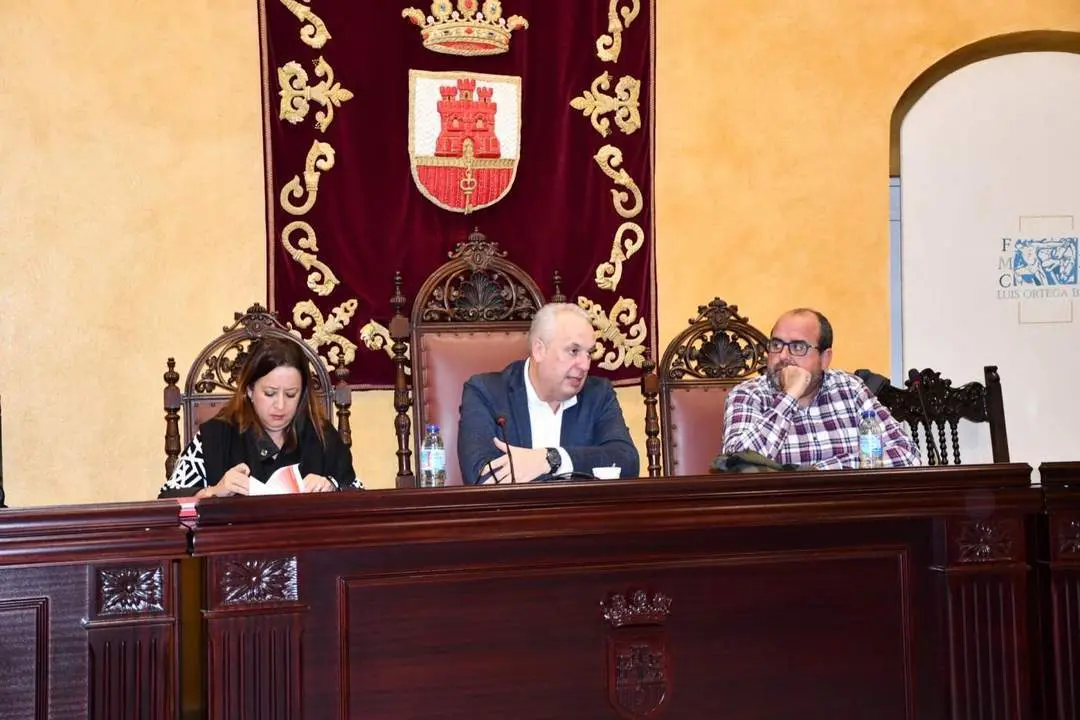 Reuni&oacute;n de Ruiz Boix con su equipo de gobierno. - AI