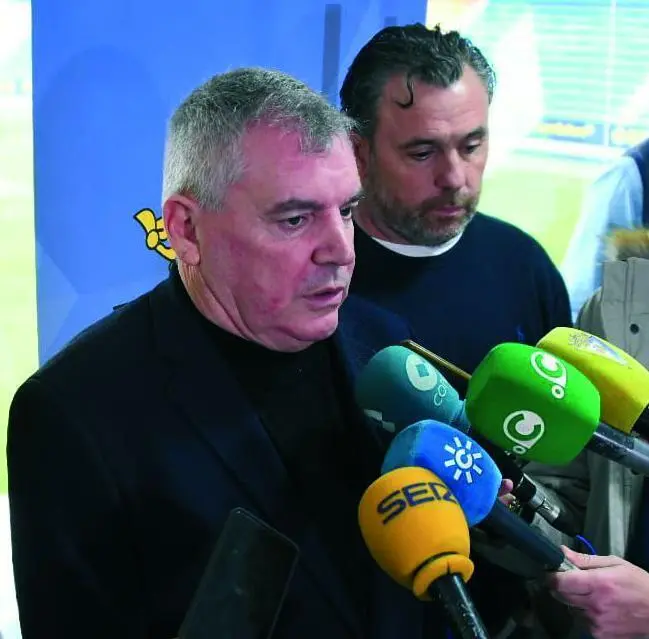 Manuel Vizca&iacute;no, estuvo acompa&ntilde;ado por Sergio Gonz&aacute;lez. - C&aacute;diz CF