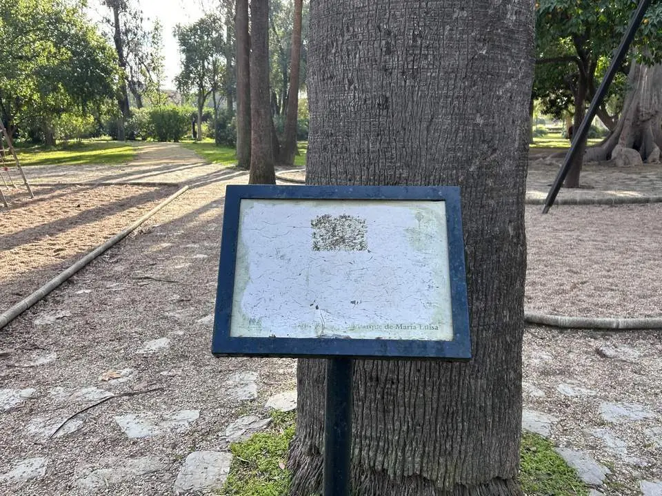 La se&ntilde;al&eacute;tica del Parque de Mar&iacute;a Luisa cambiar&aacute; por una m&aacute;s inclusiva y antivandalismo