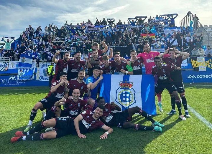 El Recre celebra su victoria en Palma. - VH