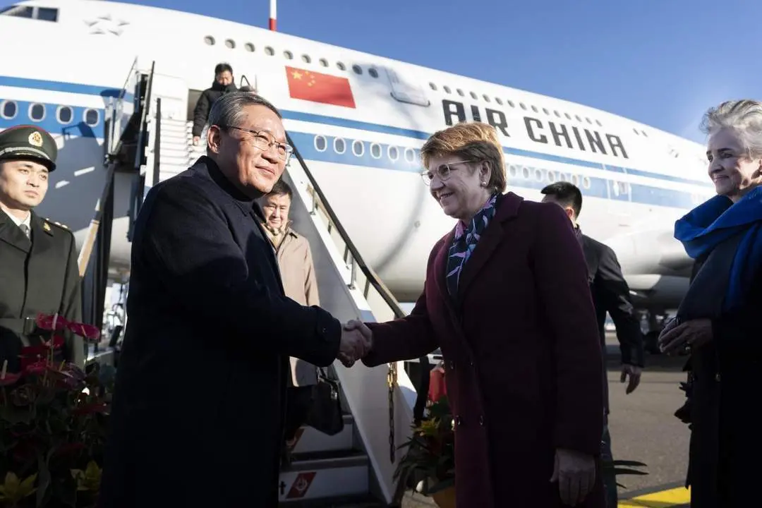 El primer ministro chino, Li Quang, a su llegada. - EFE