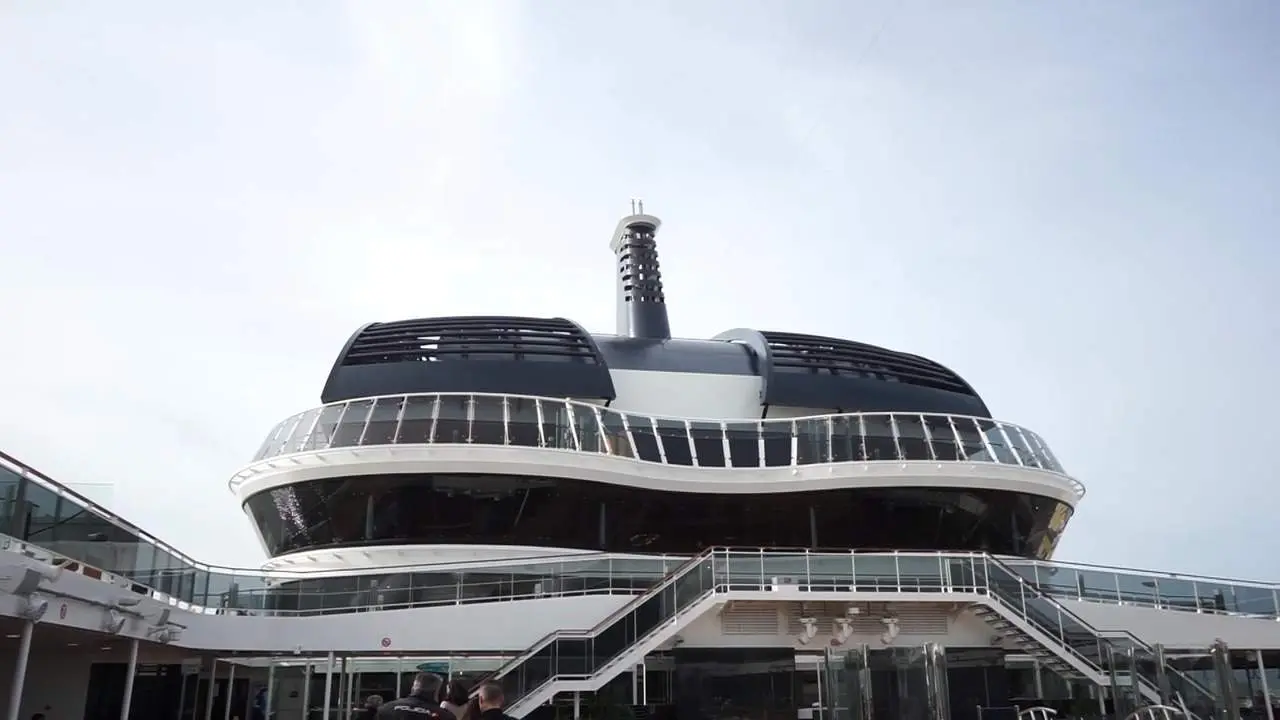 El crucero m&aacute;s eficiente, propulsado con Gas Natural Licuado, hace escala en C&aacute;diz