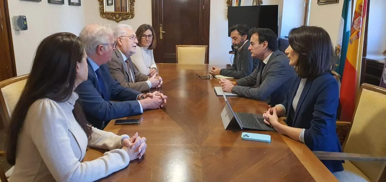 Reuni&oacute;n en la capital.  - Ayuntamiento de Ja&eacute;n