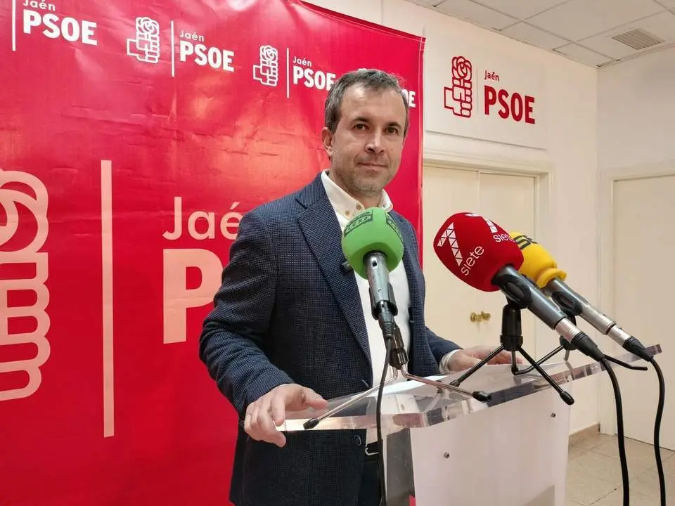 Julio Mill&aacute;n en rueda de prensa.  - VIVA Ja&eacute;n