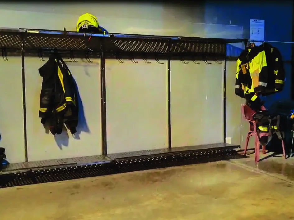 V&iacute;deo: La lluvia deja goteras (y a chorros) en un Parque de Bomberos de M&aacute;laga