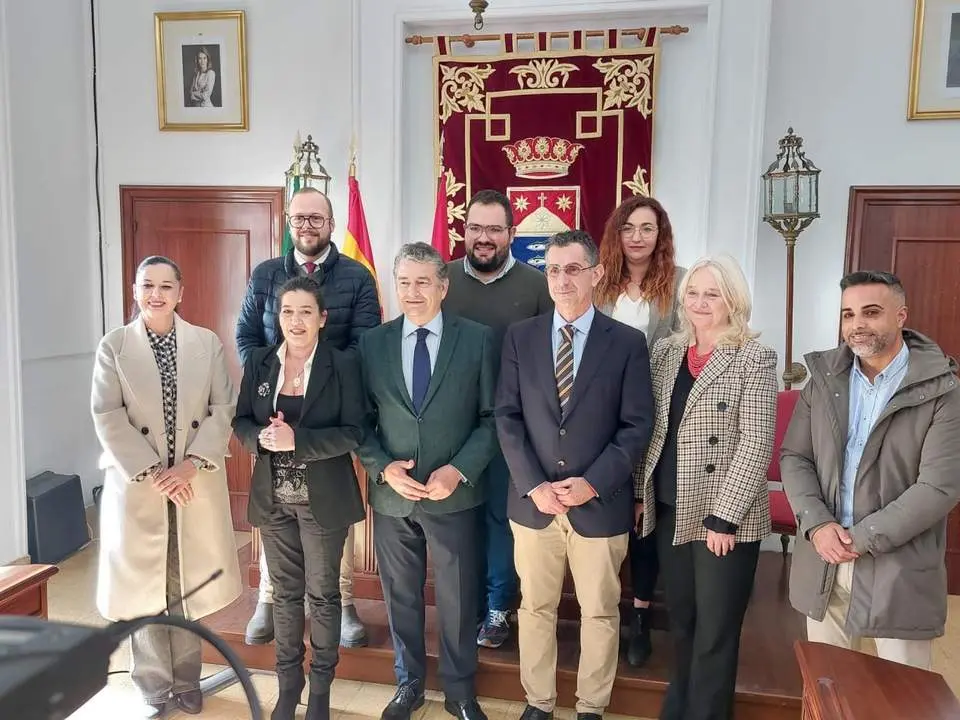 Visita del consejero a Barbata. - Perales
