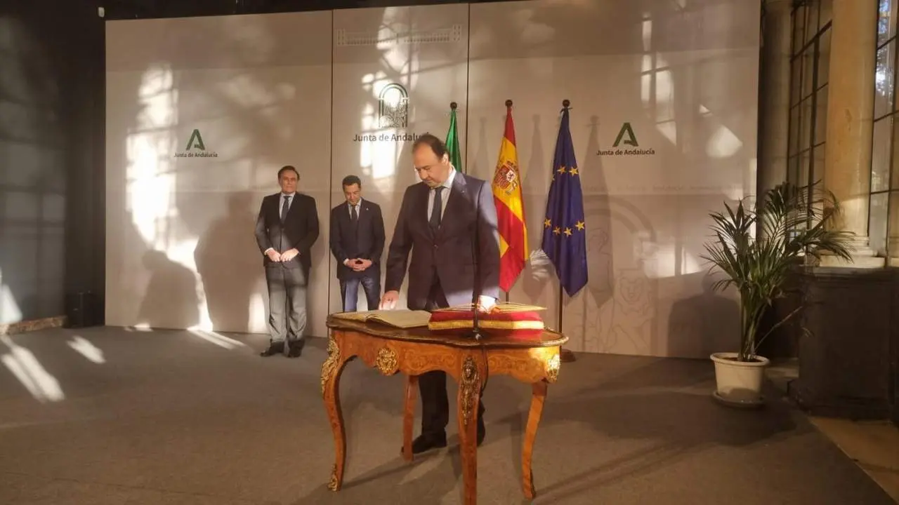 Toma de posesi&oacute;n de Casimiro Mantell como rector de la UCA. - VIVA